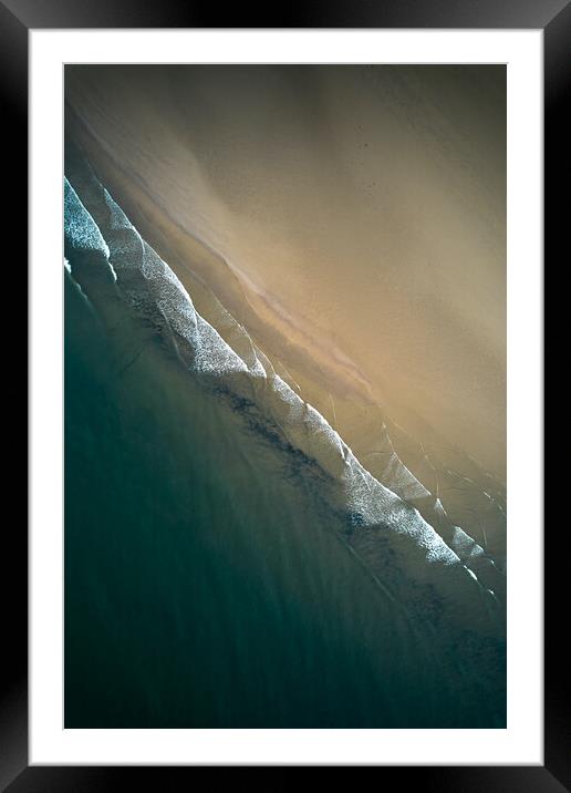 Saltburn beach from above Framed Mounted Print by Dan Ward