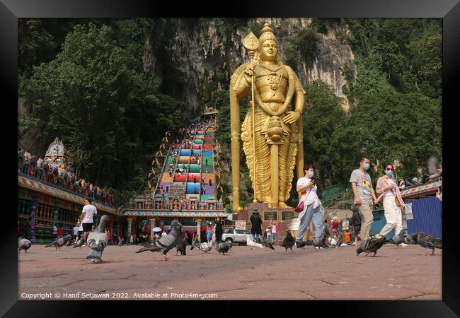 Lord Murugan statue and stairs to the Batu Caves Framed Print by Hanif Setiawan