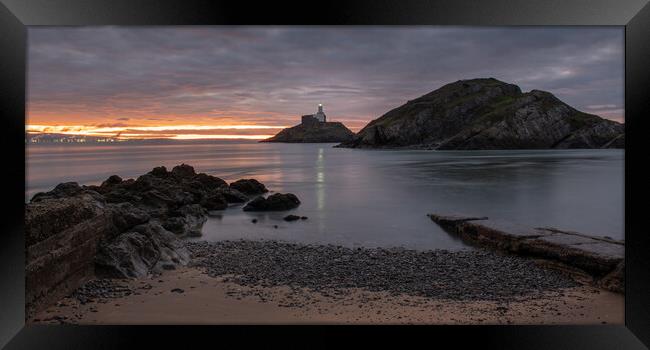 Mumbles lighthouse at dawn Framed Print by Bryn Morgan