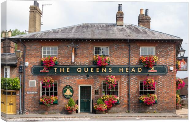 The Queens Head public house in Old Chesham, Canvas Print by Kevin Hellon