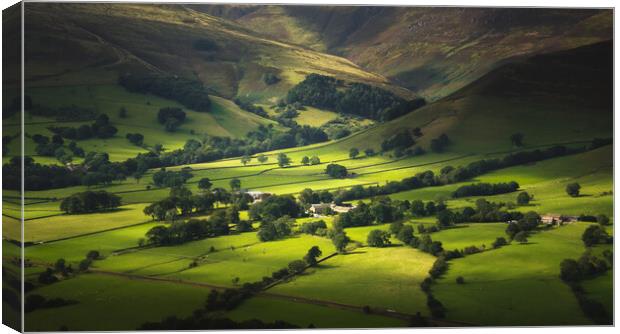 Edale green fields, Peak District Canvas Print by Alan Wise