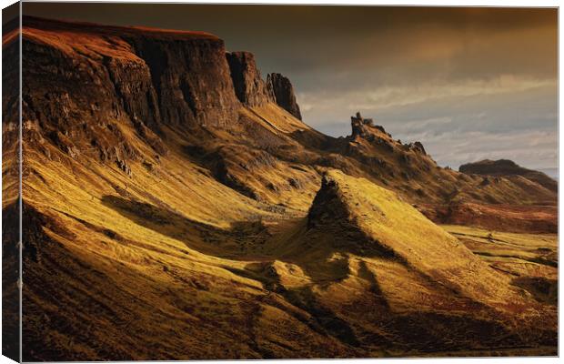 The Storr, Isle of Skye, Sunrise Canvas Print by Elizabeth Hudson