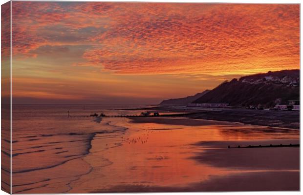 Sunrise over Cromer beach Canvas Print by Gary Pearson