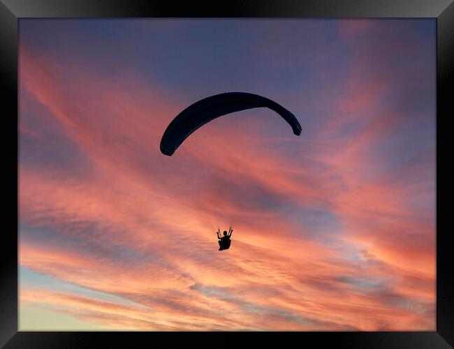 Paragliding the Sunset Framed Print by Glen Allen