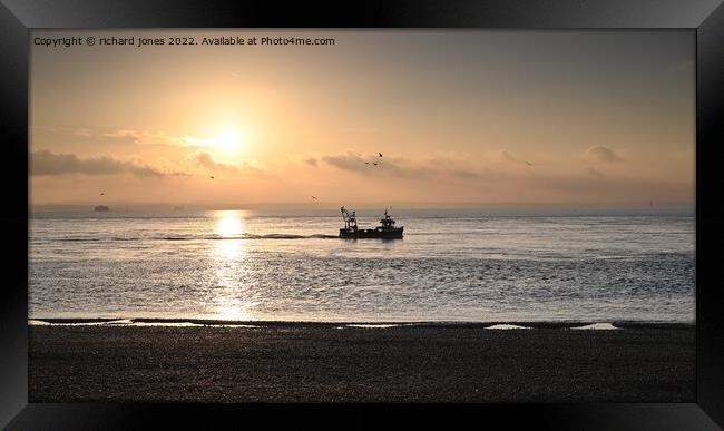 The returning catch Framed Print by richard jones