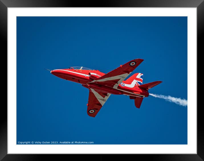 Red arrow flying through a blue sky Framed Mounted Print by Vicky Outen