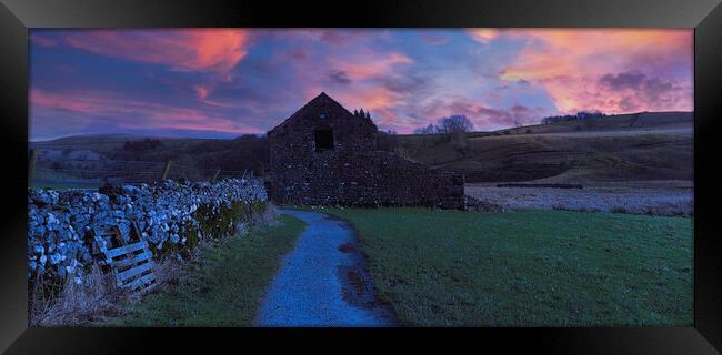 An Evening Walk along the Yorkshire Dales Framed Print by simon cowan