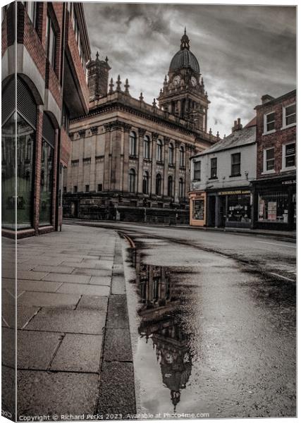 Leeds Town Hall reflections Canvas Print by Richard Perks