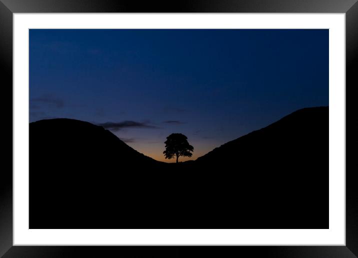 Sycamore Gap Framed Mounted Print by Les Hopkinson