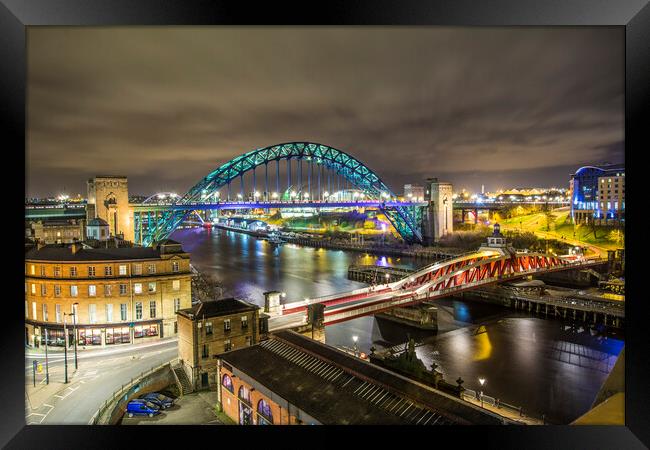 Newcastle upon Tyne Bridges Framed Print by Les Hopkinson