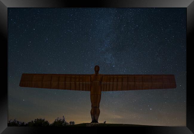 Angel of the North at Night Framed Print by Les Hopkinson