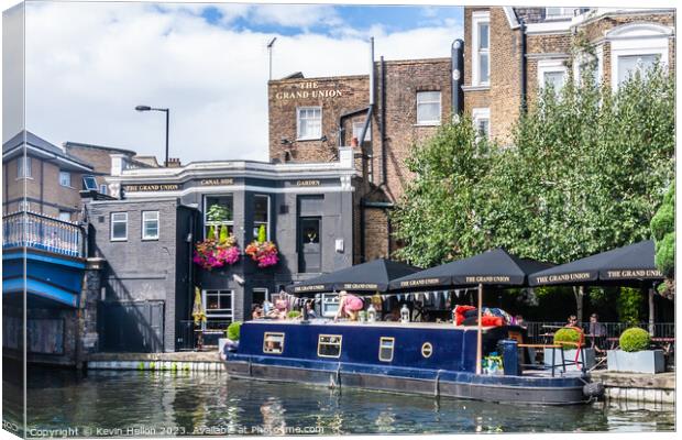 Narrowboat morred at the Grand Union pub  Canvas Print by Kevin Hellon