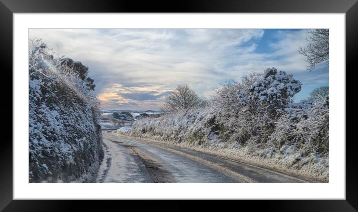 snowy road in cornwall Framed Mounted Print by kathy white