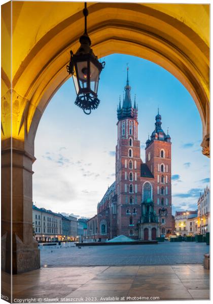 St Mary's church in Krakow Canvas Print by Slawek Staszczuk