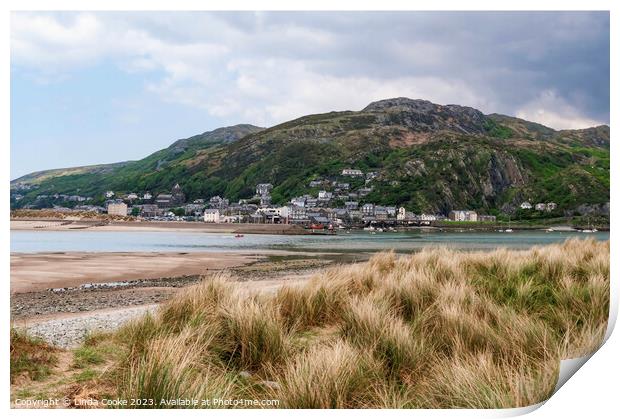 Barmouth and Dinas Oleu viewed across the River Mawddach estuary Print by Linda Cooke