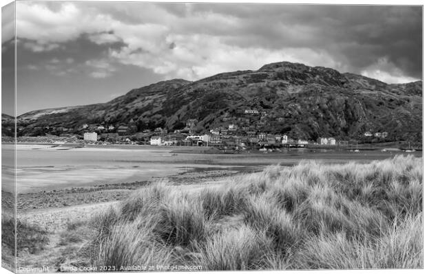 Barmouth and Dinas Oleu in monochrome, viewed across the River Mawddach estuary Canvas Print by Linda Cooke