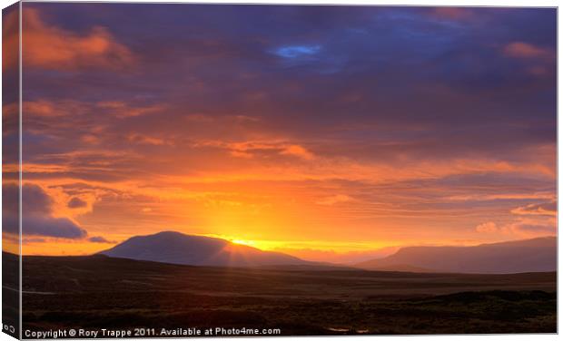 Sunrise over Arenig Canvas Print by Rory Trappe