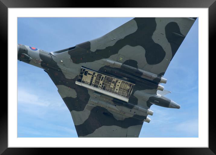 AVRO vulcan XH558 with bomb doors open Framed Mounted Print by Andrew Scott