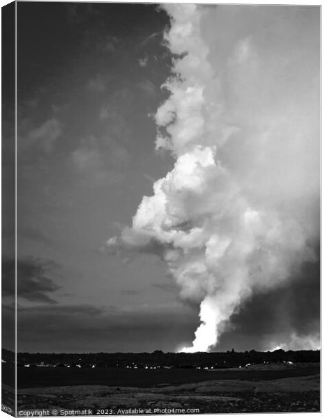 Active Volcano Iceland erupting from open fissures  Canvas Print by Spotmatik 