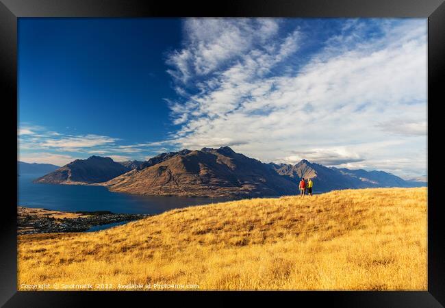 Lake Wakatipu adventure couple New Zealand outdoor hiking Framed Print by Spotmatik 