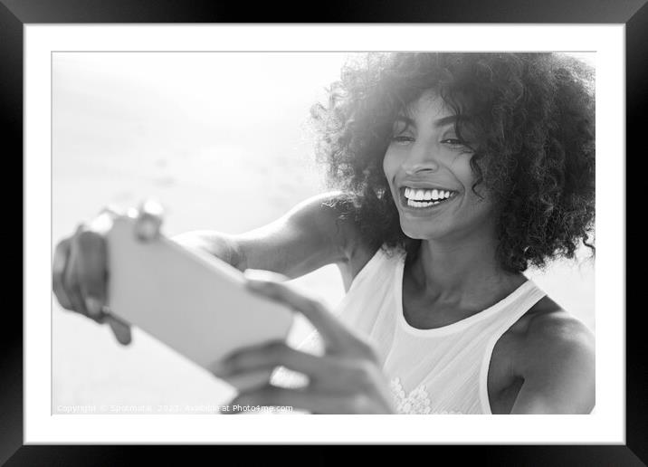 Afro American girl on beach vacation taking selfies Framed Mounted Print by Spotmatik 