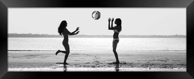 Panoramic silhouette friends with beach ball at sunset Framed Print by Spotmatik 
