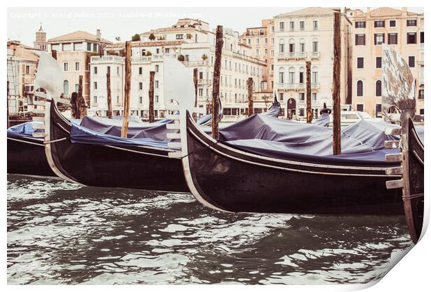 Gondola lined up at Canal Grande in Venice Print by Kristof Bellens