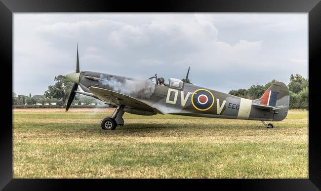 Spitfire starting up Framed Print by Alan Tunnicliffe