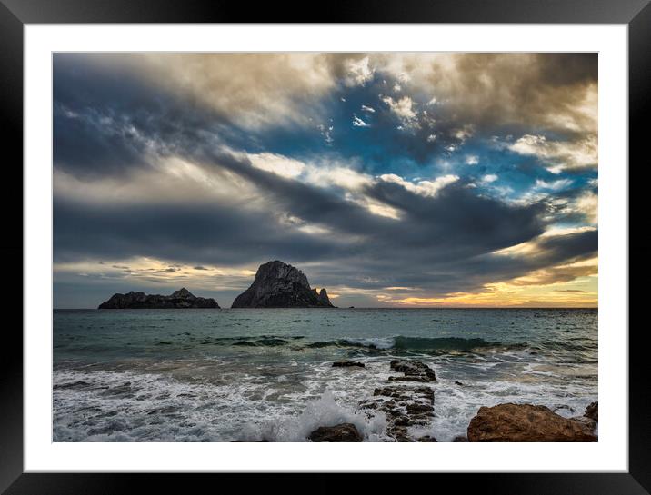 Photography with Es Vedrá from Cala D´hort during a cloudy sunset Framed Mounted Print by Vicen Photo