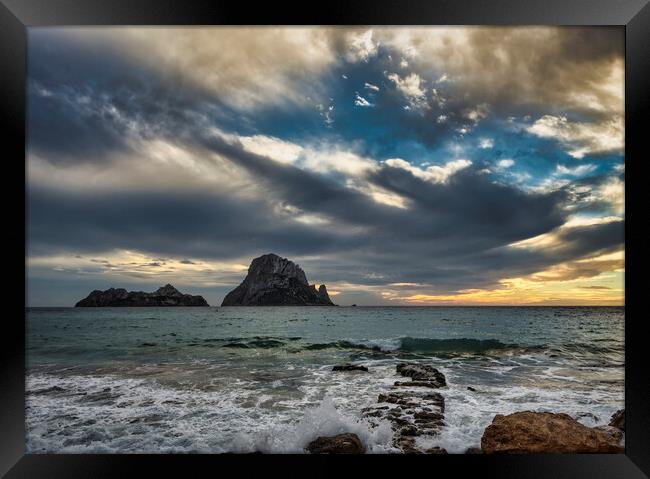 Photography with Es Vedrá from Cala D´hort during a cloudy sunset Framed Print by Vicen Photo
