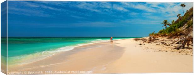 Panoramic Bahamas tourist resort for romantic beach vacations Canvas Print by Spotmatik 
