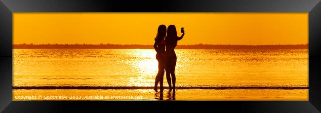 Panoramic tropical ocean sunrise with friends taking selfie Framed Print by Spotmatik 