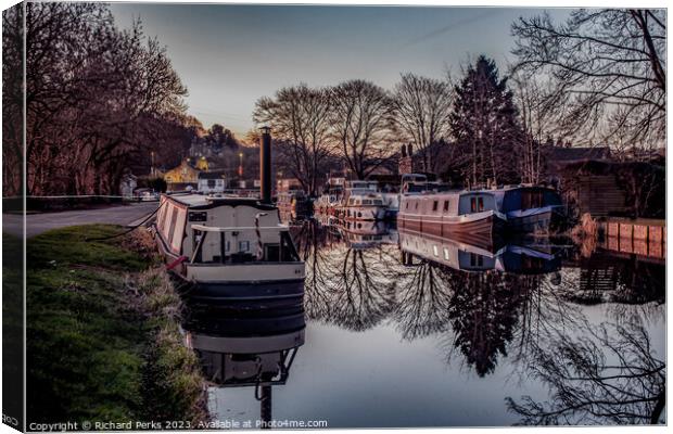 Early Morning on the Leeds-liverpool canal - Rodle Canvas Print by Richard Perks