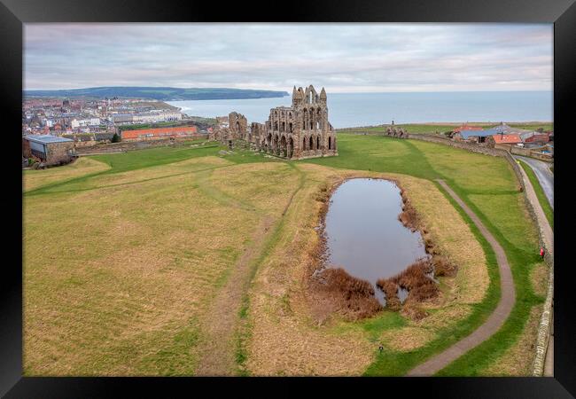 The Abbey Whitby Framed Print by Steve Smith