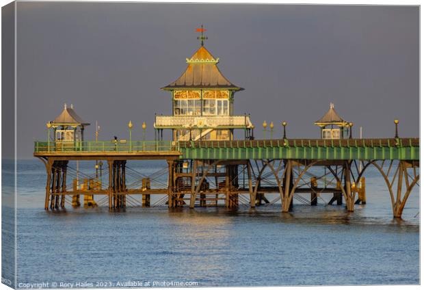 Clevedon Pier at high tide Canvas Print by Rory Hailes