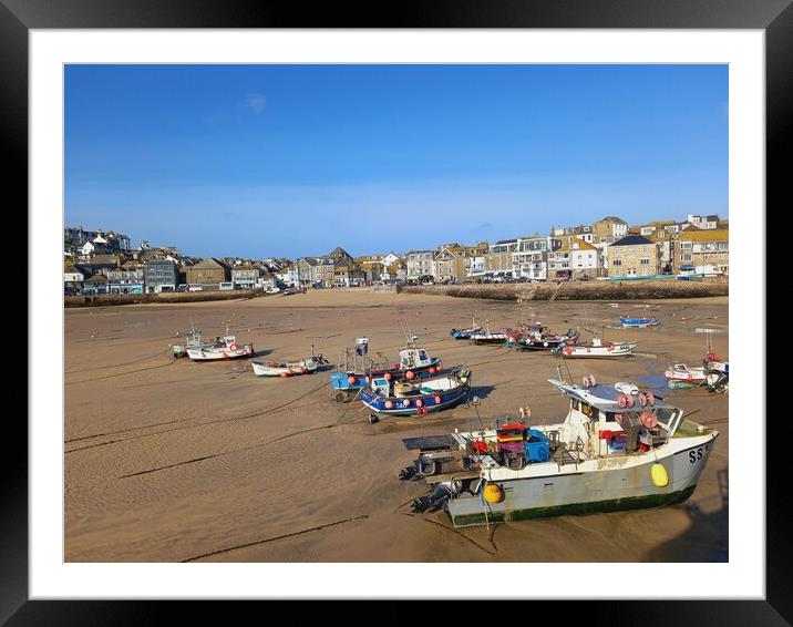 St Ives Harbour  Framed Mounted Print by kelly Draper