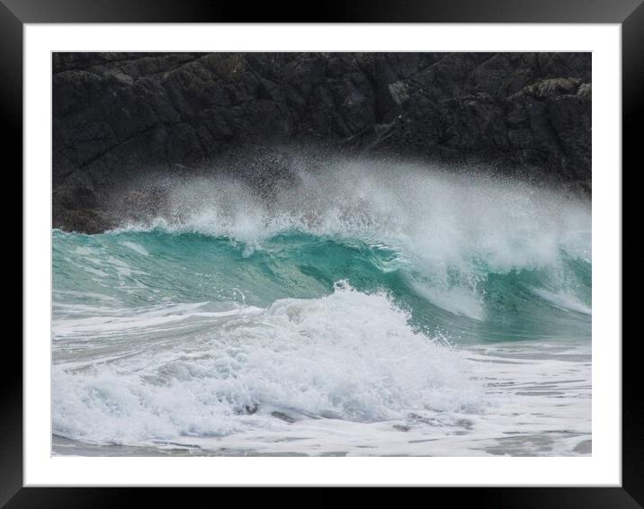Kynance cove waves Framed Mounted Print by kelly Draper