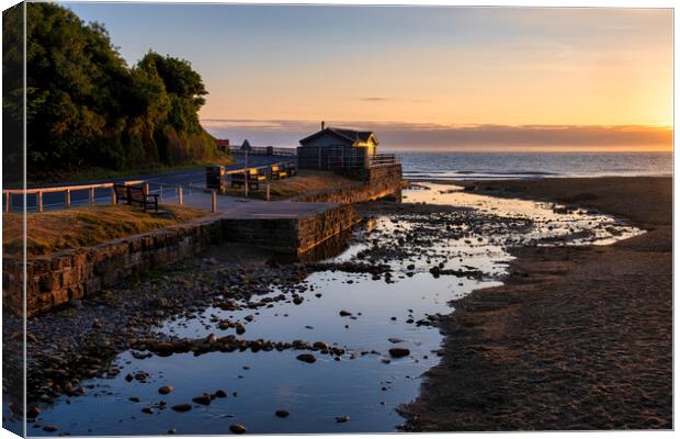 Sandsend Cafe on the Yorkshire Coast. Canvas Print by Tim Hill