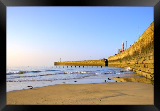 Serene Bridlington Coastline Framed Print by Steve Smith