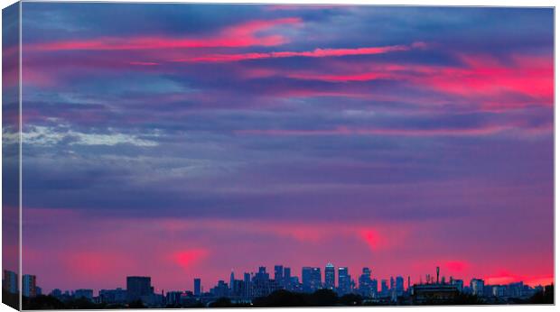 sunset over canary wharf Canvas Print by tim miller