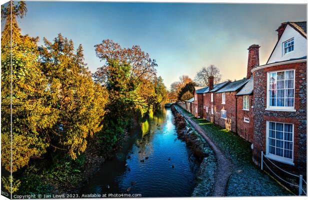 A Frosty Morning In Hungerford Canvas Print by Ian Lewis