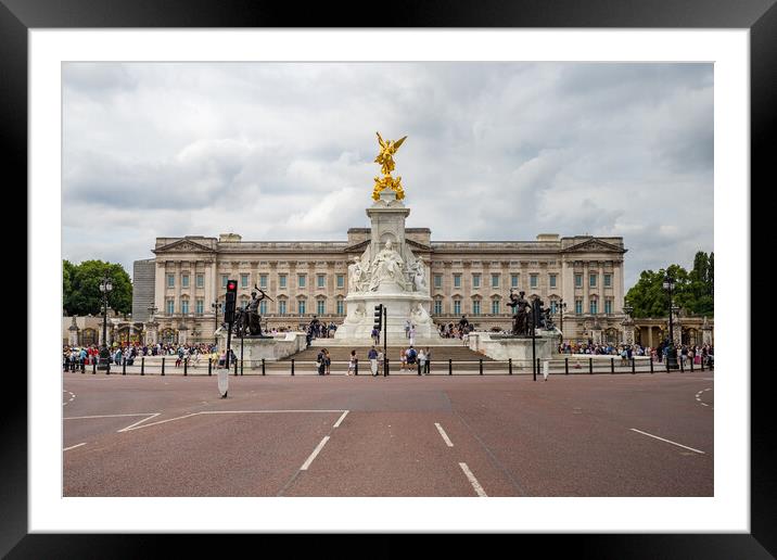 Victoria Memorial in front of Buckingham Palace Framed Mounted Print by Jason Wells