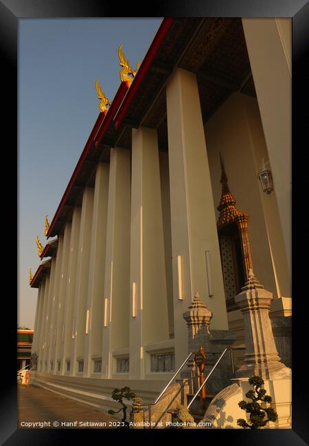 Phra Ubosot Buddha hall with white columns. Framed Print by Hanif Setiawan