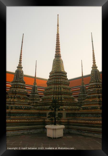 Second stupa group at Phra Chedi Rai in Wat Pho te Framed Print by Hanif Setiawan