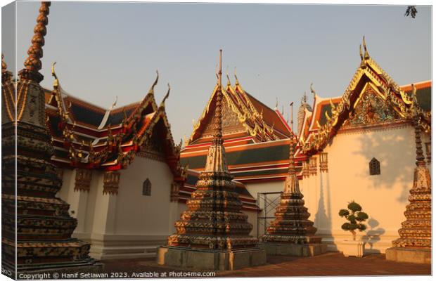A third stupa group at Phra Chedi Rai in Wat Pho i Canvas Print by Hanif Setiawan