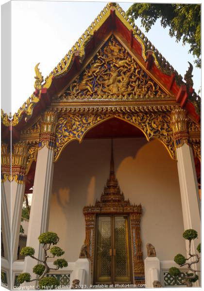 Phra Viharn Kod entrance door and roof at Wat Pho  Canvas Print by Hanif Setiawan