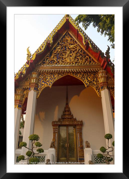 Phra Viharn Kod entrance door and roof at Wat Pho  Framed Mounted Print by Hanif Setiawan