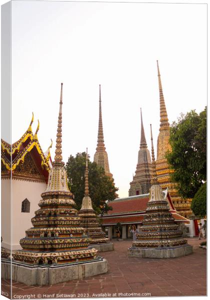 A 5th group of stupa at Phra Chedi Rai in Wat Pho Canvas Print by Hanif Setiawan