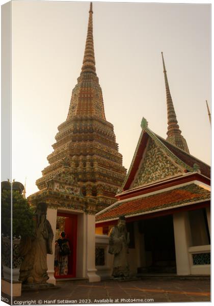 Fourth entrance view to Phra Chedi Rai at Wat Pho Canvas Print by Hanif Setiawan