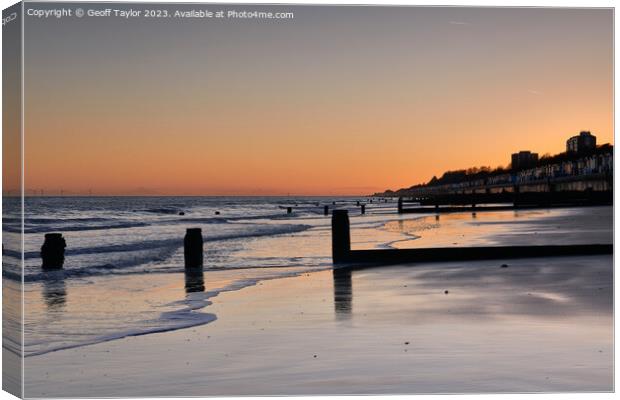 Boxing day sunset Canvas Print by Geoff Taylor